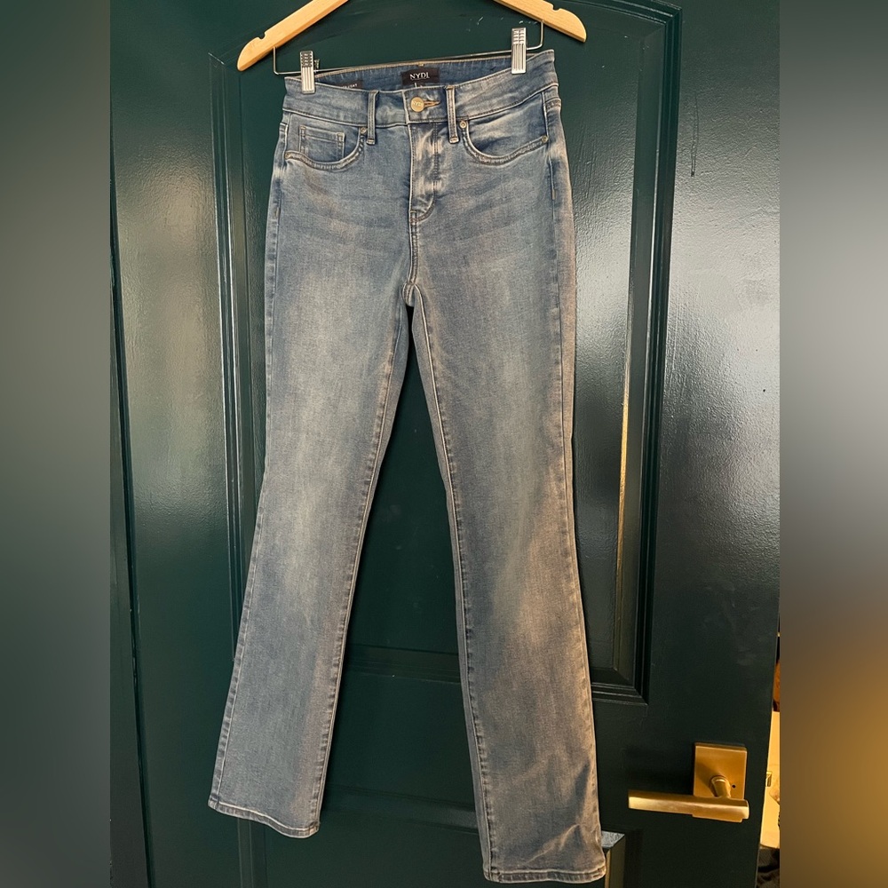 NYDJ Marilyn Straight size 2. Light wash.